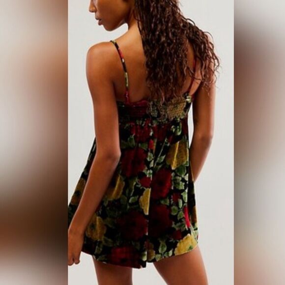 NWT Free People Luna Velvet Floral Romper Pop Red Green Combo - Picture 2 of 8